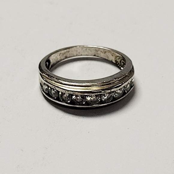 Elegant Silver Band with CZ Stones - Picture 1 of 3